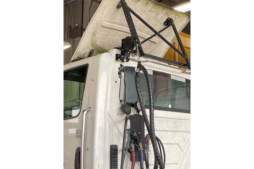 EZ Claw Versa Mount Short 4-in-1 Wrapped Line Saver Kit with International Daycab Adapter